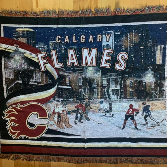 NHL CALGARY FLAMES WOVEN TAPESTRY THROW BLANKET - Picture 2 of 3